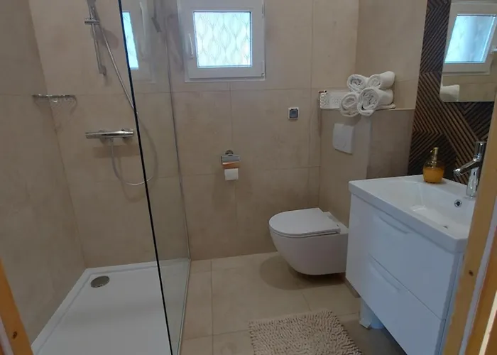 Haus Masuren, Bei Ilawa, Angelbootvermietung, Dom Czerwony I